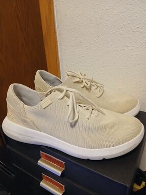 Kizik Madrid Eco Knit Hands-Free Shoes Men's 12 Wide / Women's 13.5 Wide Cream
